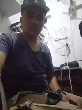 Snapshot of miroqui143 chatting on November 14, 2:16 pm miroqui143 online show from November 14, 2:16 pm