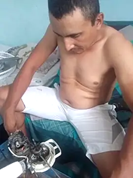 Snapshot of miroqui143 chatting on December 14, 4:34 pm miroqui143 online show from December 14, 4:34 pm