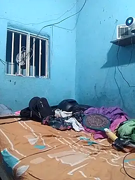 Snapshot of miroqui143 chatting on January 7, 10:51 am miroqui143 online show from January 7, 10:51 am