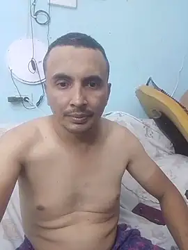 Snapshot of miroqui143 chatting on February 5, 1:10 am miroqui143 online show from February 5, 1:10 am