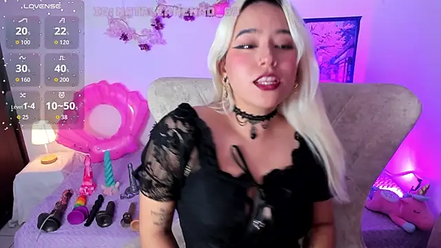 Nataliahenao69 online show from May 10, 10:15 pm