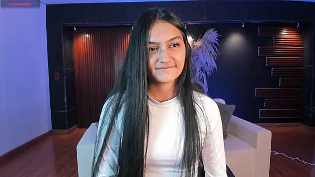 Snapshot of AidaJones chatting on October 6, 11:18 am AidaJones online show from October 6, 11:18 am