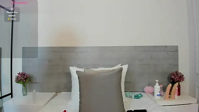 sunnyWhitee online show from January 8, 7:16 pm