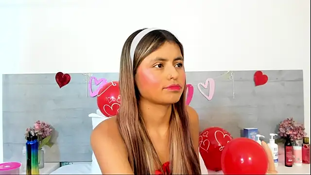 sunnyWhitee online show from February 13, 7:21 pm