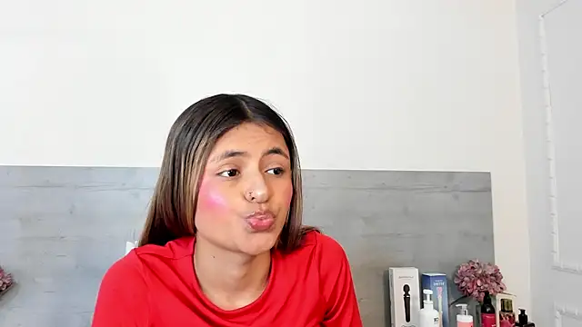 sunnyWhitee online show from March 28, 7:24 pm