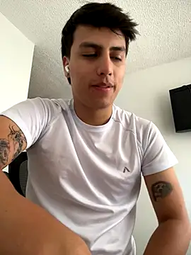 Snapshot of ErosVale chatting on October 4, 10:08 pm ErosVale online show from October 4, 10:08 pm