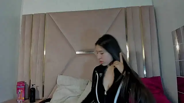 venusmorgan online show from September 24, 2:42 pm