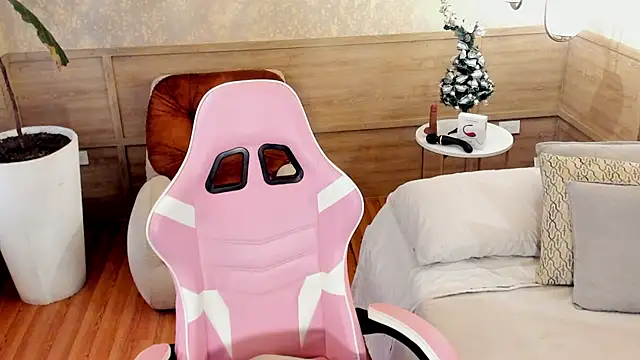 Skyyle  online show from December 17, 1:28 pm