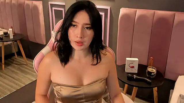 Skyyle  online show from May 16, 1:32 pm