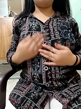 Snapshot of roshni_agrawal0 chatting on September 26, 7:34 am roshni agrawal0 online show from September 26, 7:34 am