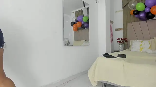 Snapshot of Lady_miss___ chatting on October 12, 1:10 pm Lady miss online show from October 12, 1:10 pm