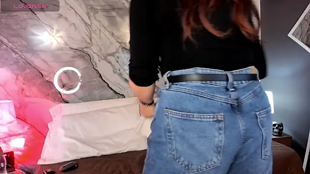 Astridhotman online show from October 10, 7:35 pm