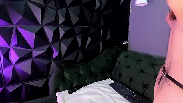 Astridhotman online show from October 15, 8:53 pm