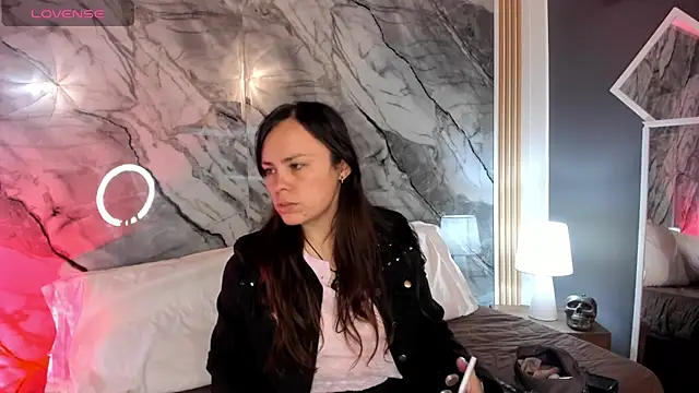 Astridhotman online show from October 17, 8:00 pm