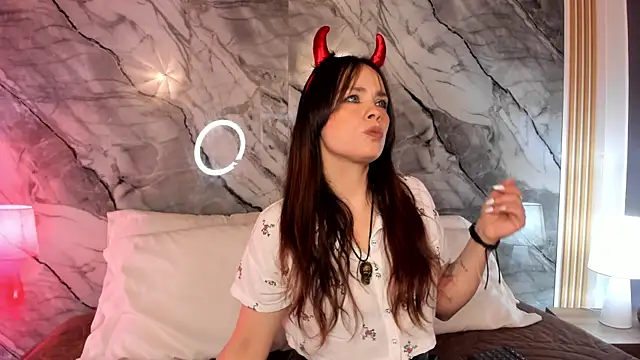 Astridhotman online show from October 31, 6:53 pm