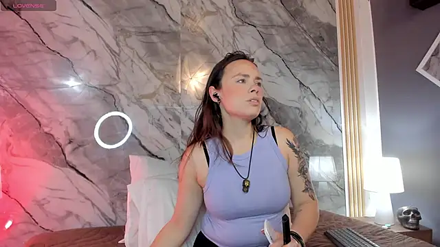 Astridhotman online show from November 3, 8:32 pm