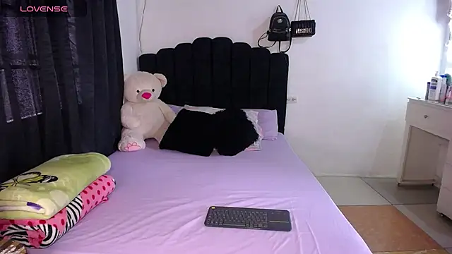 Snapshot of eileen__hills chatting on March 5, 3:19 pm eileen hills online show from March 5, 3:19 pm