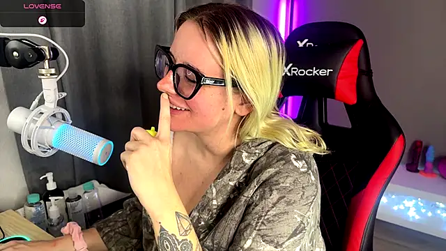 Charlies world online show from October 6, 7:11 pm