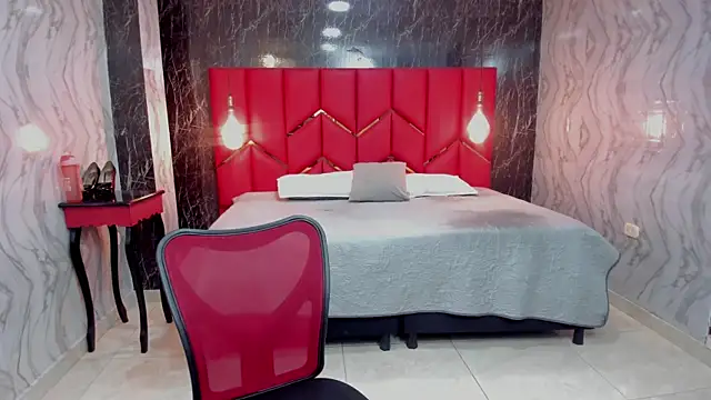 LatinaHoleQueen online show from February 25, 2:05 pm