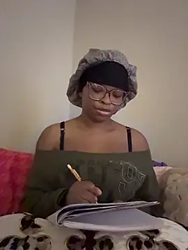 th33h0neyb33 online show from February 7, 6:55 pm