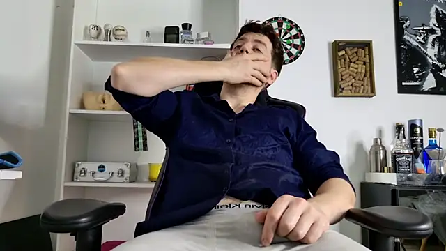 aaron nvk online show from November 4, 8:41 pm