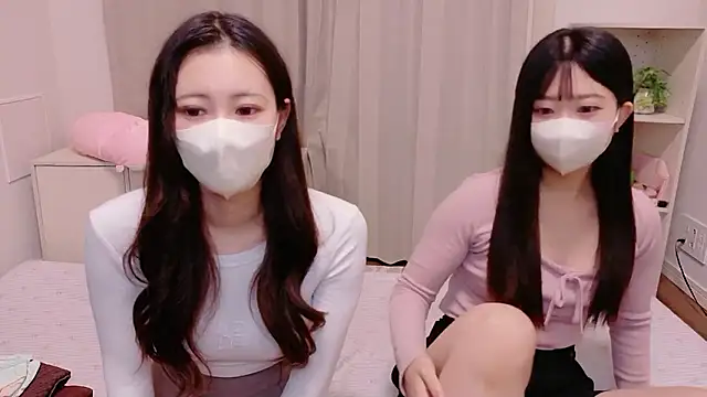 MOEMOE-Q online show from October 17, 4:09 pm