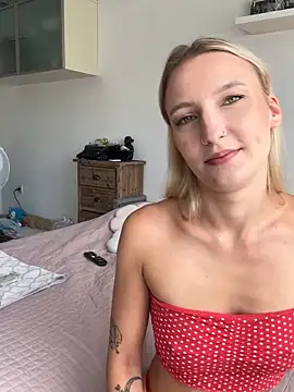 Snapshot of NattieBoo chatting on June 7, 1:48 pm NattieBoo online show from June 7, 1:48 pm