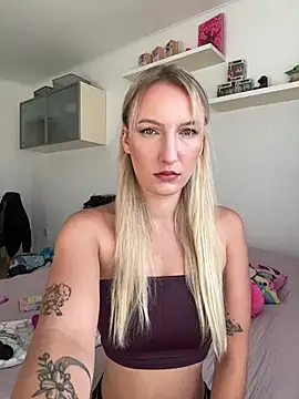 Snapshot of NattieBoo chatting on July 1, 7:10 am NattieBoo online show from July 1, 7:10 am
