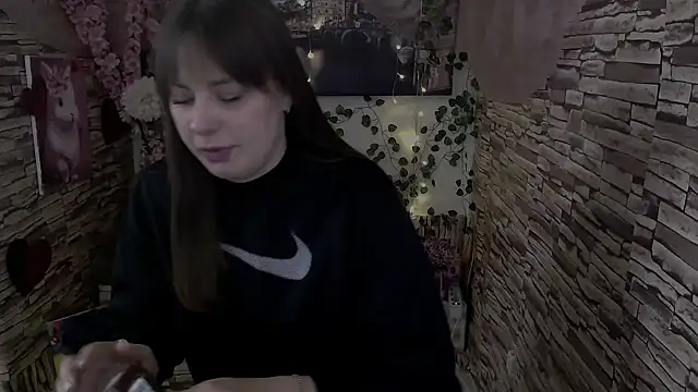 Amanda Bright  online show from October 22, 6:35 am