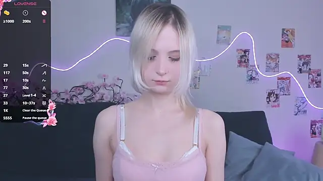 Snapshot of Megan--chan chatting on March 13, 5:08 pm Megan--chan online show from March 13, 5:08 pm