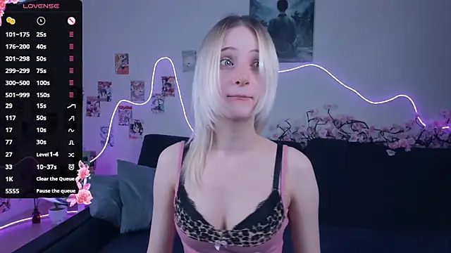 Snapshot of Megan--chan chatting on March 25, 5:08 pm Megan--chan online show from March 25, 5:08 pm