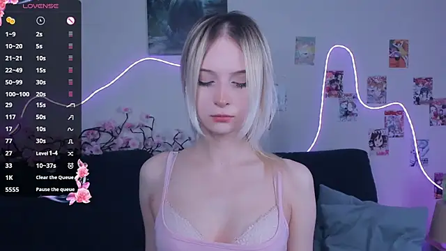 Snapshot of Megan--chan chatting on March 31, 5:13 pm Megan--chan online show from March 31, 5:13 pm