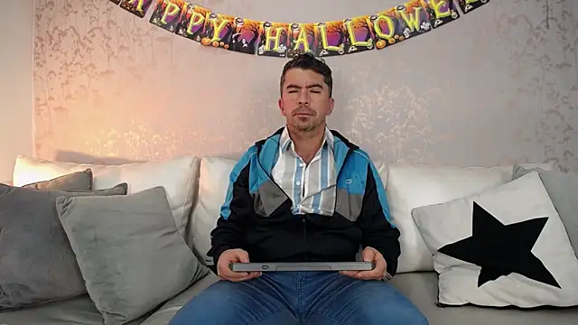 Snapshot of JuanKFit_45 chatting on October 28, 1:47 pm JuanKFit 45 online show from October 28, 1:47 pm