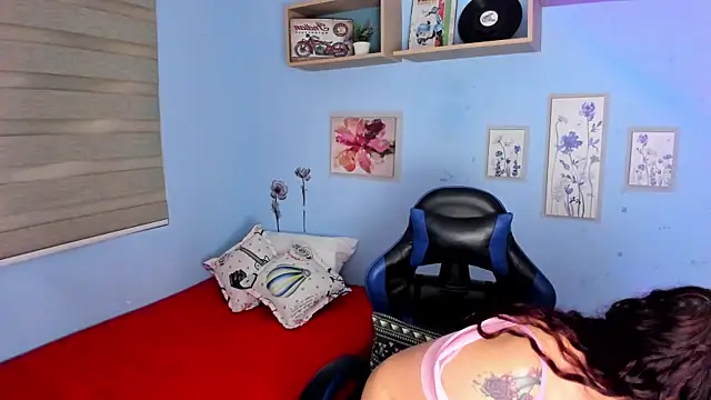 Nicky lucy m online show from May 10, 1:55 am