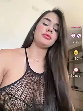 BellaLeclair online show from May 3, 8:04 pm
