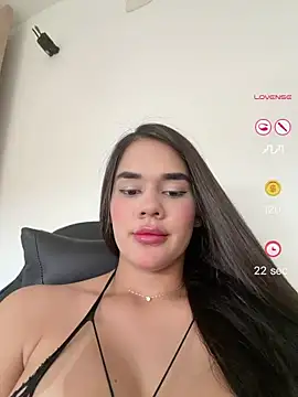 BellaLeclair online show from May 10, 8:25 pm
