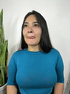 meli  brown online show from May 7, 10:15 pm