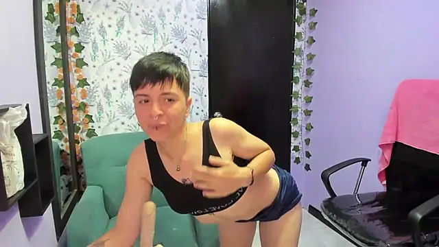 Snapshot of _Hannah_Hot chatting on October 18, 2:03 am  Hannah Hot online show from October 18, 2:03 am