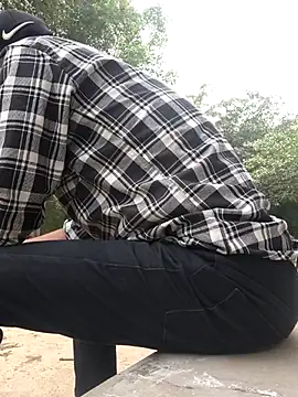 Snapshot of OmeningFurorji chatting on October 28, 10:30 am OmeningFurorji online show from October 28, 10:30 am