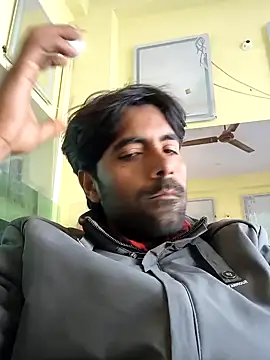 Snapshot of OmeningFurorji chatting on January 12, 8:52 am OmeningFurorji online show from January 12, 8:52 am