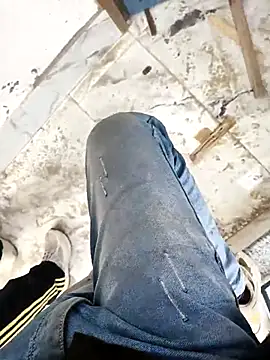 Snapshot of OmeningFurorji chatting on February 1, 9:41 am OmeningFurorji online show from February 1, 9:41 am