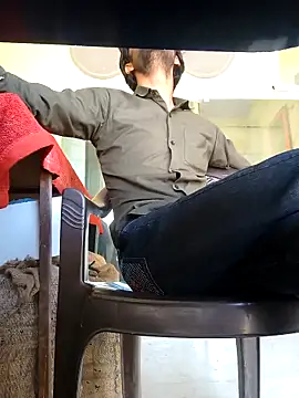 Snapshot of OmeningFurorji chatting on March 5, 5:58 am OmeningFurorji online show from March 5, 5:58 am