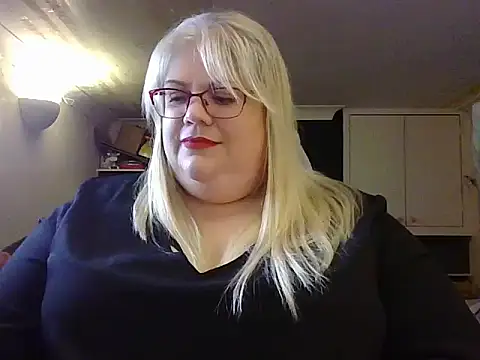 Snapshot of Kinkyhousewife83 chatting on September 26, 4:22 pm Kinkyhousewife83 online show from September 26, 4:22 pm