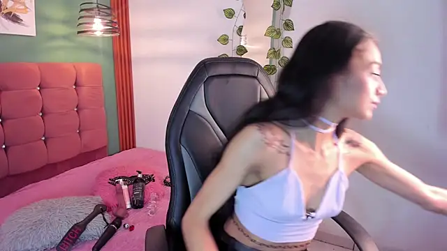 raven smith  online show from December 19, 4:41 am