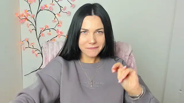 Lune Moon online show from February 13, 6:53 am