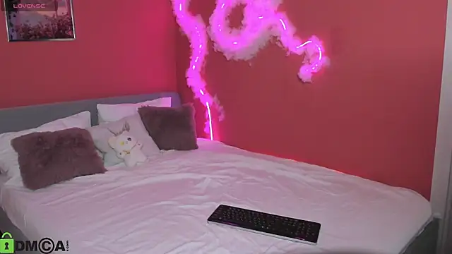 Lisbeth  Salander online show from December 21, 1:46 am