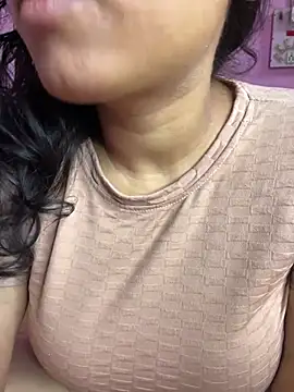 Snapshot of Priyajaanbaby chatting on January 12, 5:12 am Priyajaanbaby online show from January 12, 5:12 am