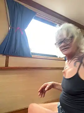 Snapshot of ladyboatlady chatting on July 4, 1:28 pm ladyboatlady online show from July 4, 1:28 pm