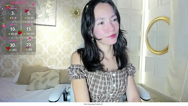 LilyThea online show from May 17, 9:55 pm