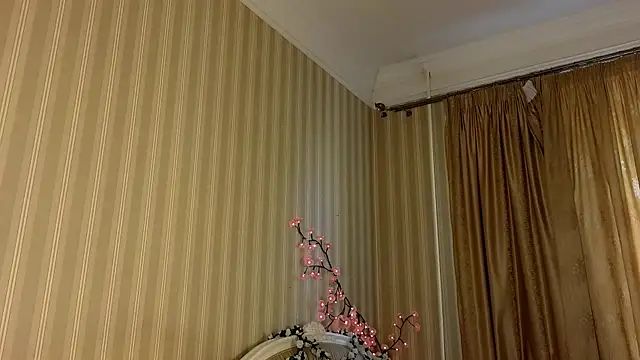 Juuulia  online show from May 18, 3:18 pm